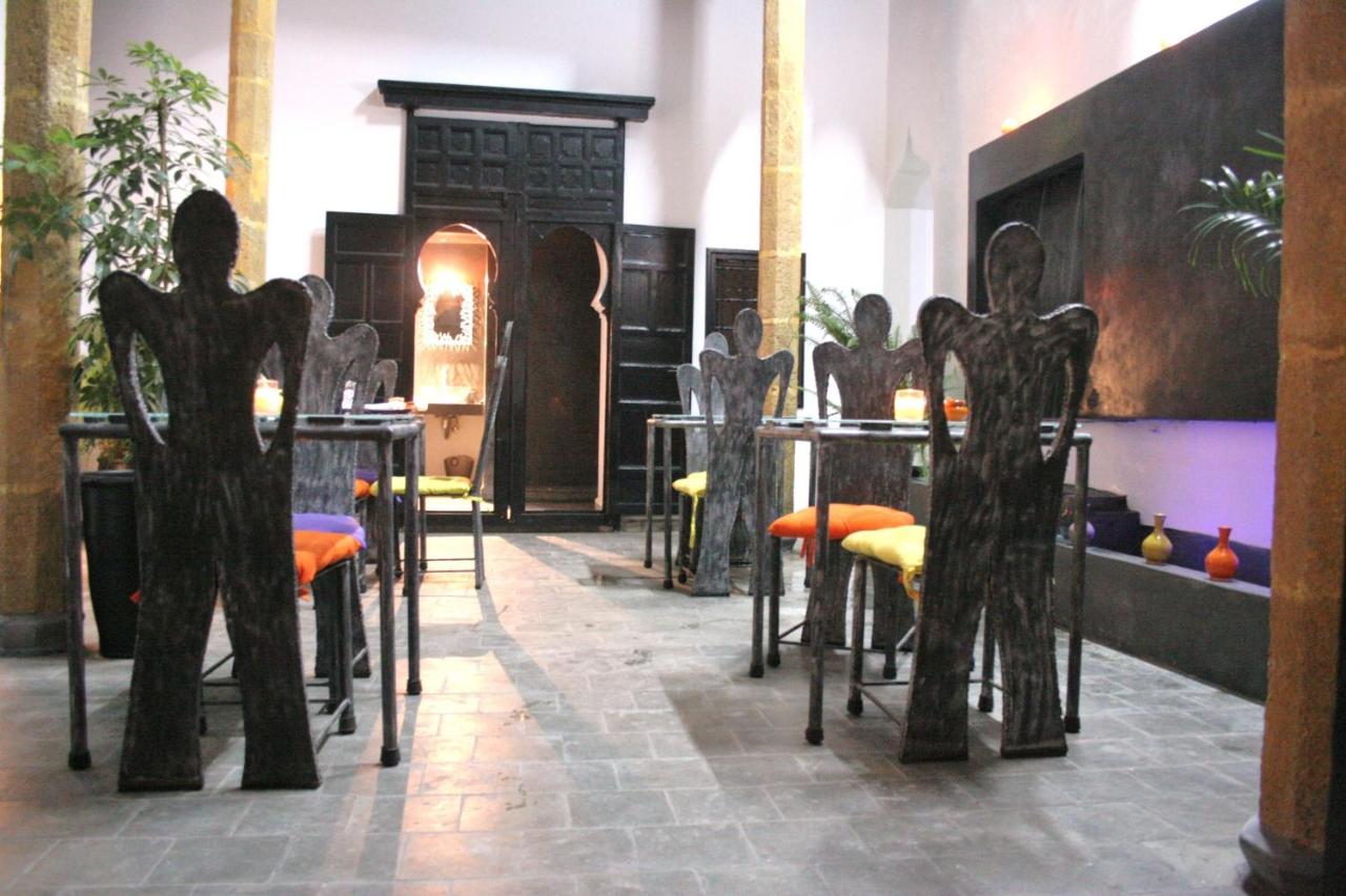 Riad Background